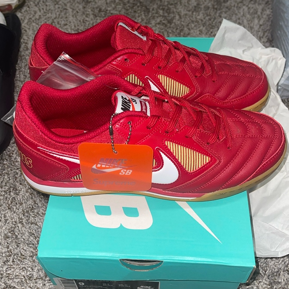 Brand new Nike Supreme Gato QS